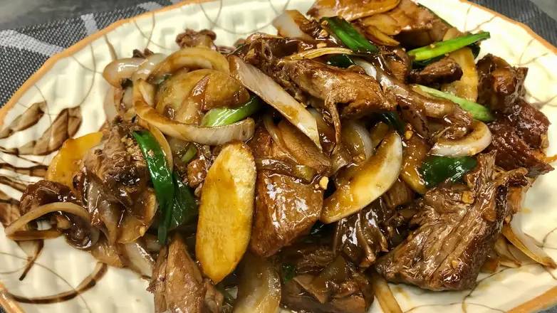 173. Braised Whole Duck with Soy Sauce 姜蔥炒鴨